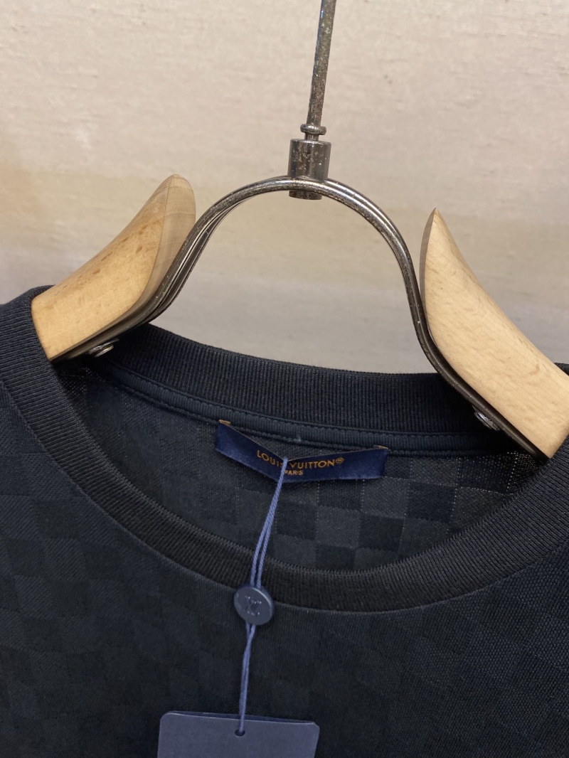 l0vis Vvtt0n shirt